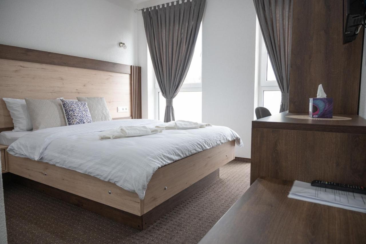 Hotel Pilot Cazin Dış mekan fotoğraf